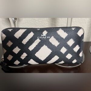 Coach Black and Cream Patterned Wallet